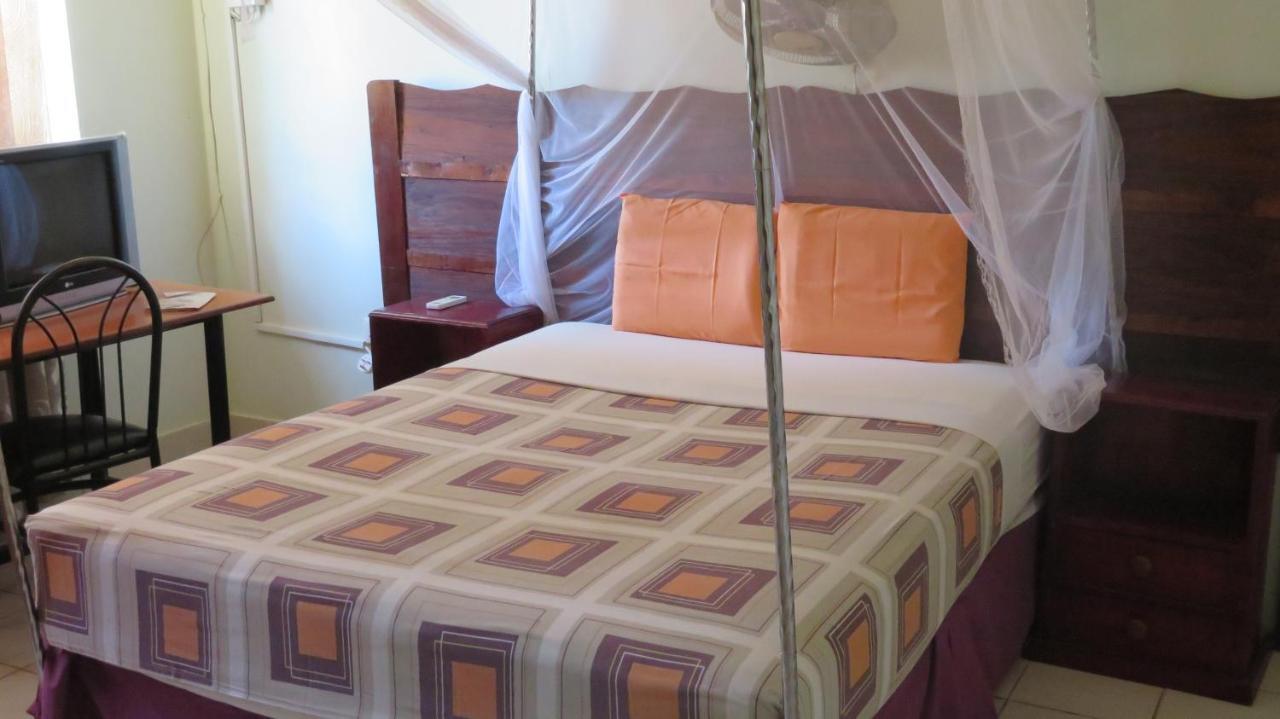 Global Village Hotel Pakwach Экстерьер фото