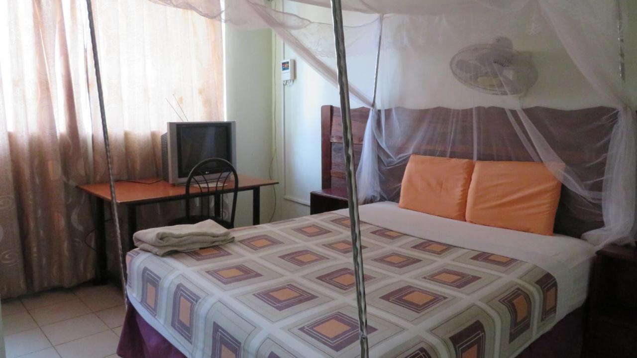 Global Village Hotel Pakwach Экстерьер фото