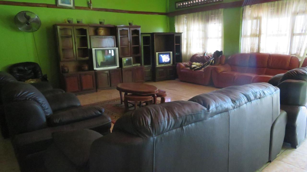 Global Village Hotel Pakwach Экстерьер фото